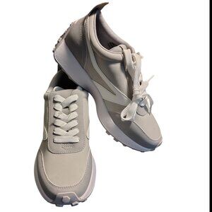 Dolce Vita Braiden Fashion Lace Up Sneaker Shoes gray and white Size 8